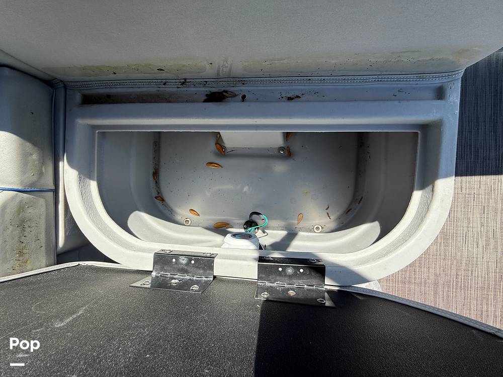 Slide: The Image of Bennington S22 SS Rear Fish 2023 - 15345703