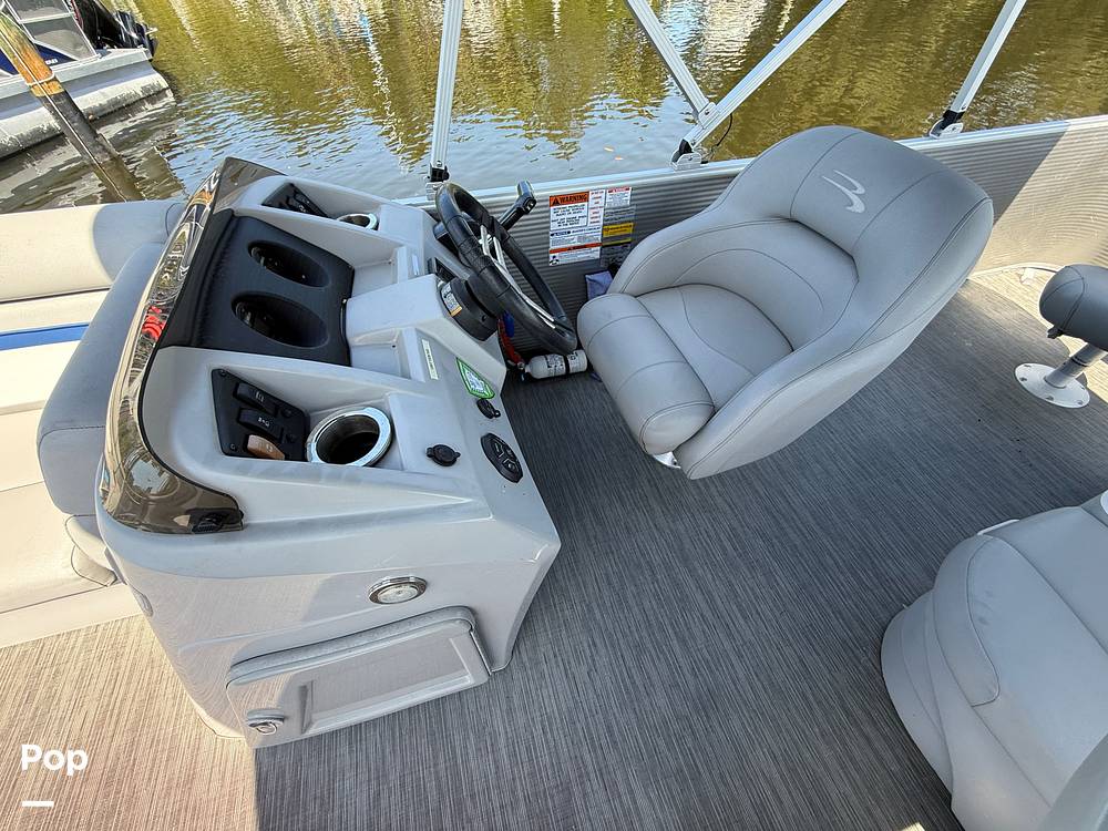 Slide: The Image of Bennington S22 SS Rear Fish 2023 - 15345704