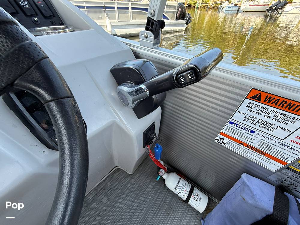 Slide: The Image of Bennington S22 SS Rear Fish 2023 - 15345706