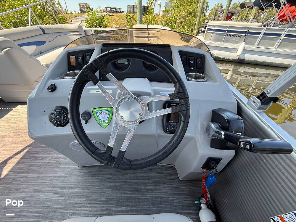 Slide: The Image of Bennington S22 SS Rear Fish 2023 - 15345707