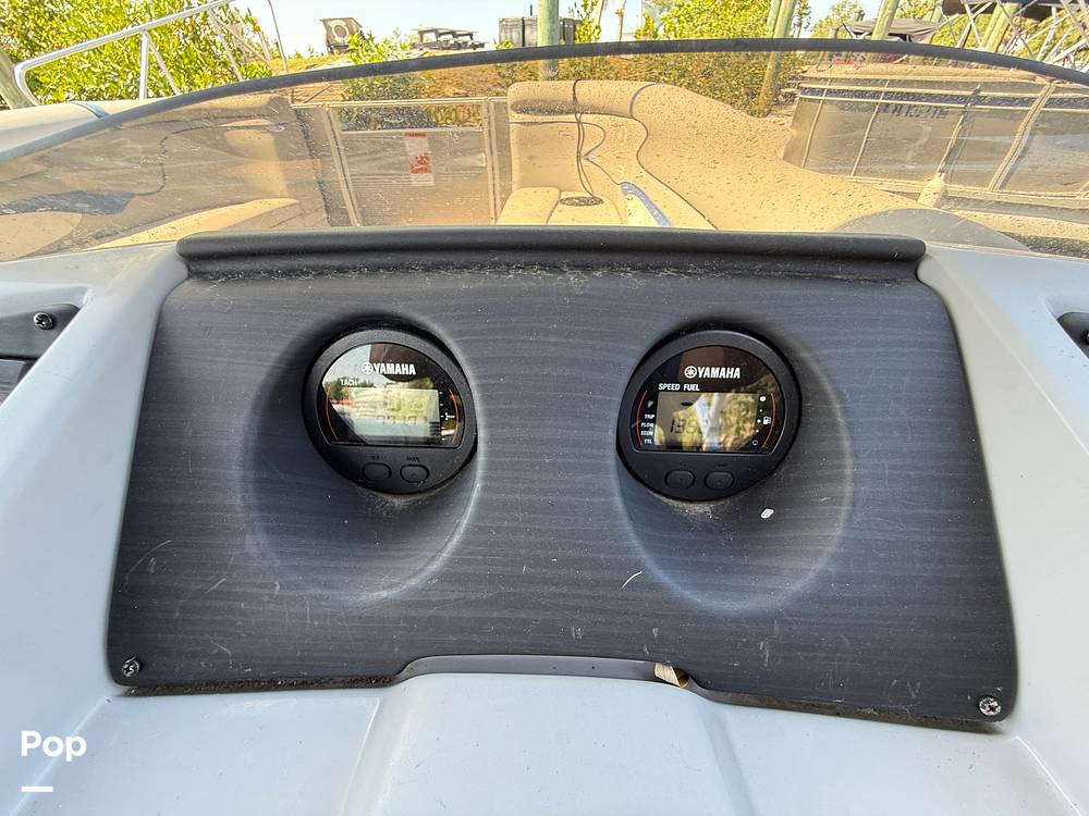 Slide: The Image of Bennington S22 SS Rear Fish 2023 - 15345710