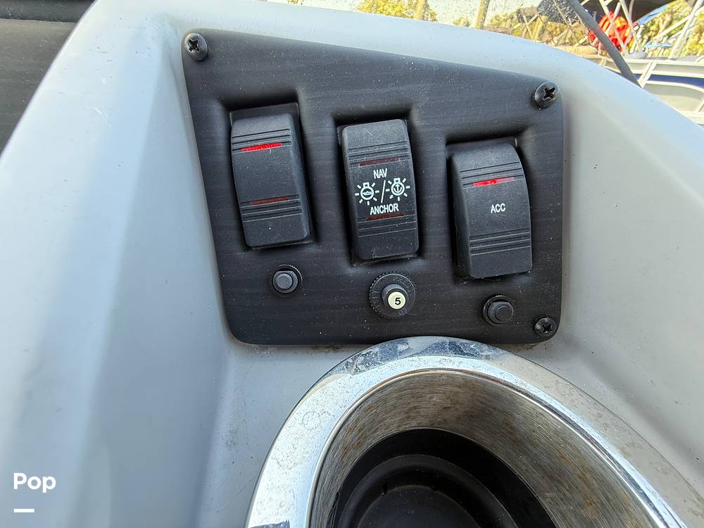 Slide: The Image of Bennington S22 SS Rear Fish 2023 - 15345713