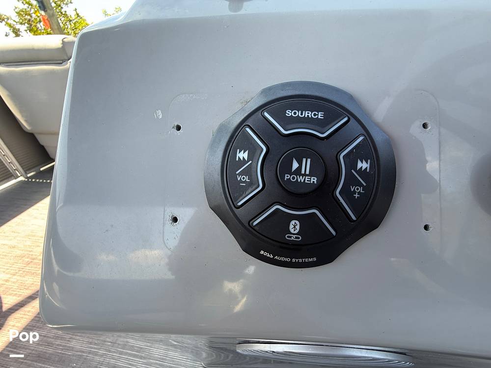 Slide: The Image of Bennington S22 SS Rear Fish 2023 - 15345723