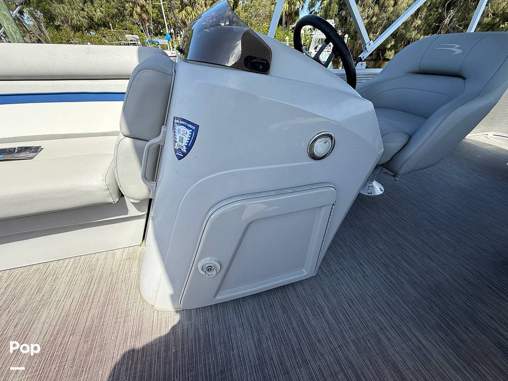 Slide: The Image of Bennington S22 SS Rear Fish 2023 - 15345725