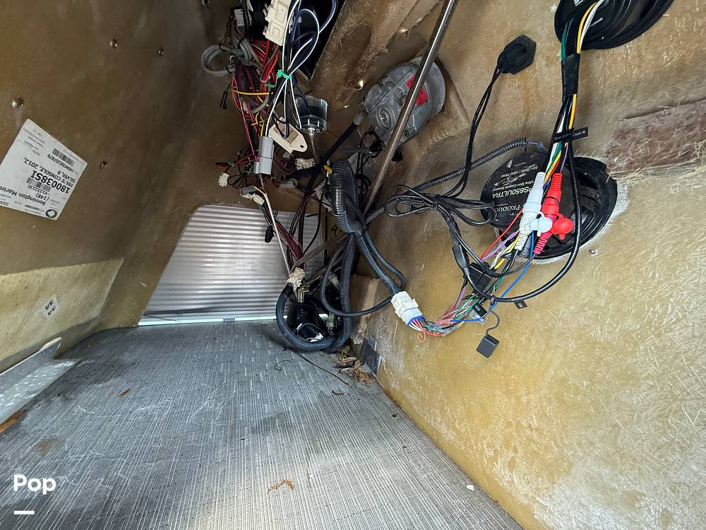 Slide: The Image of Bennington S22 SS Rear Fish 2023 - 15345726