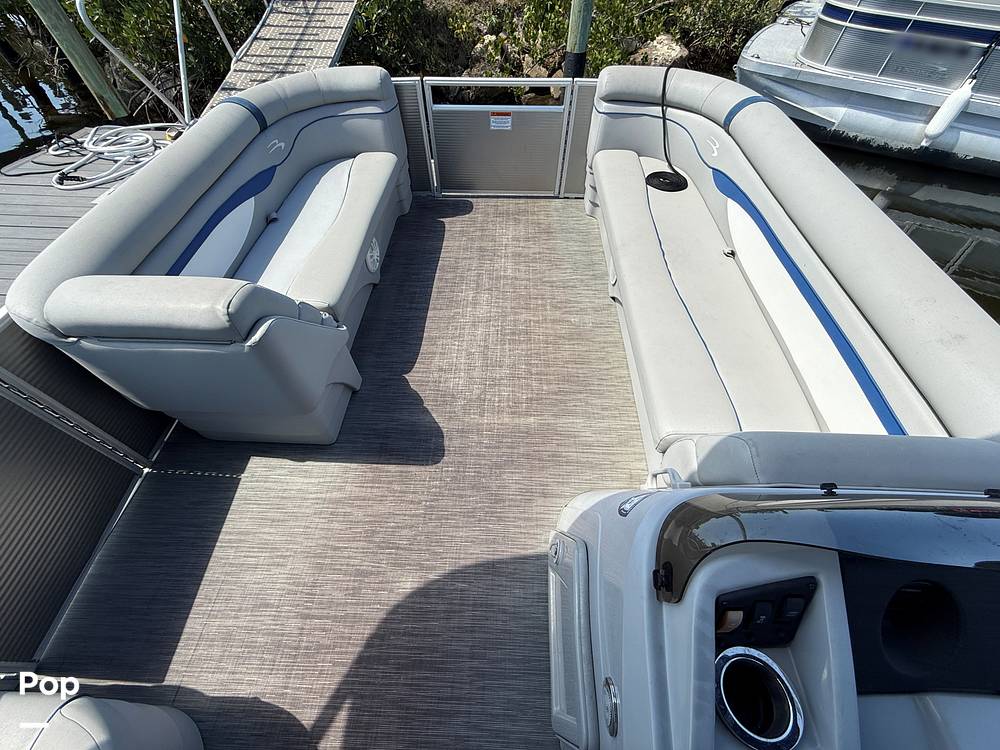 Slide: The Image of Bennington S22 SS Rear Fish 2023 - 15345727