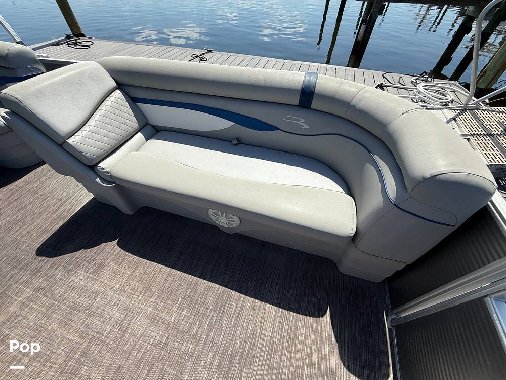 Slide: The Image of Bennington S22 SS Rear Fish 2023 - 15345732