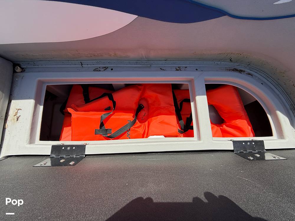 Slide: The Image of Bennington S22 SS Rear Fish 2023 - 15345733