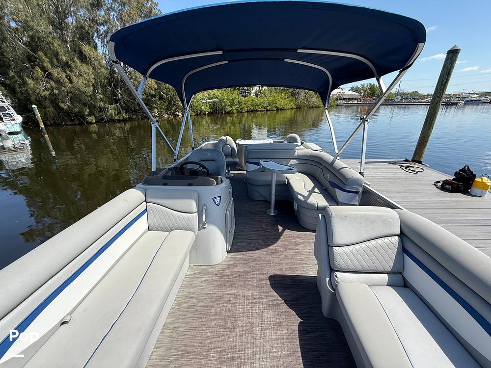 Slide: The Image of Bennington S22 SS Rear Fish 2023 - 15345737