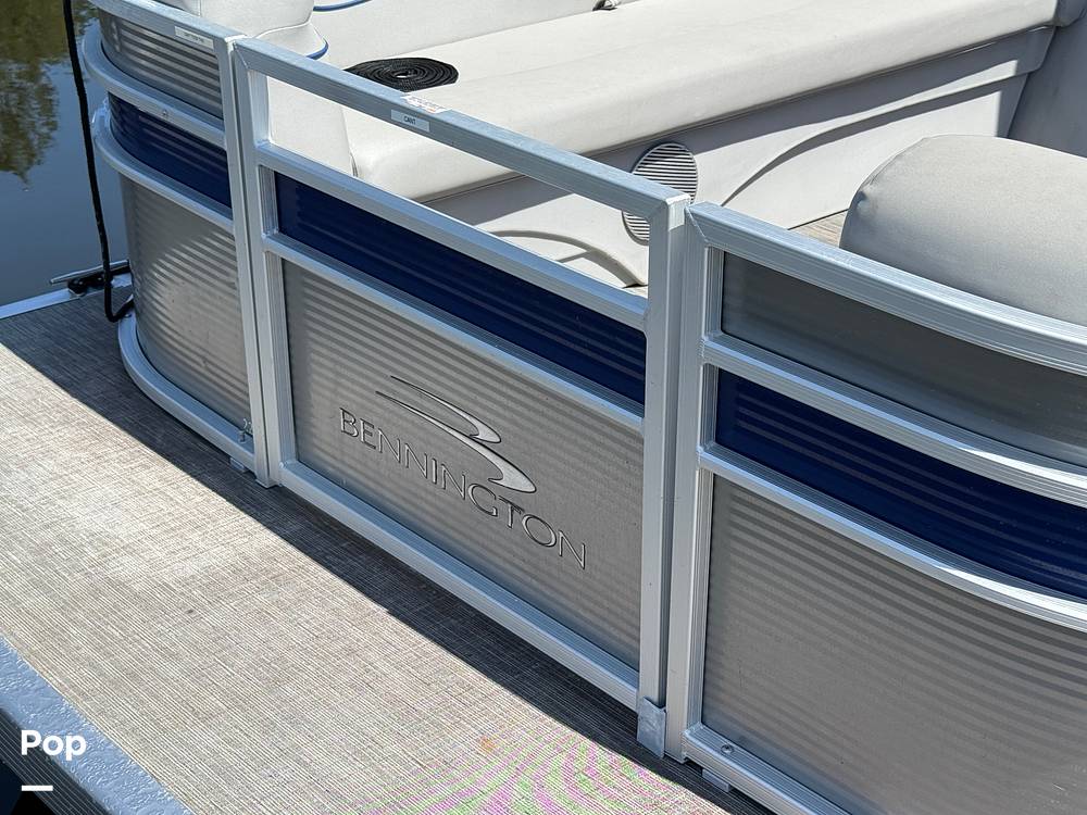 Slide: The Image of Bennington S22 SS Rear Fish 2023 - 15345738