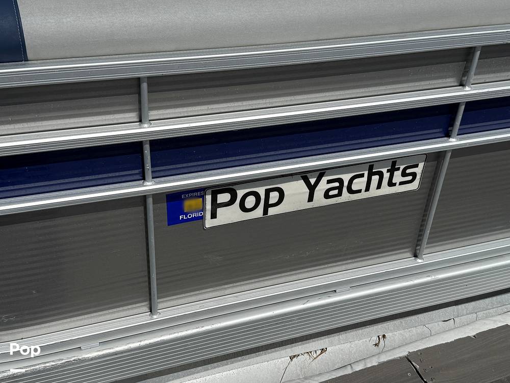 Slide: The Image of Bennington S22 SS Rear Fish 2023 - 15345740