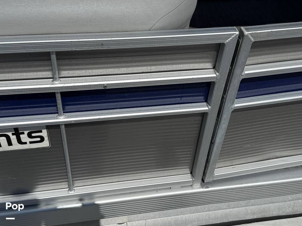 Slide: The Image of Bennington S22 SS Rear Fish 2023 - 15345741