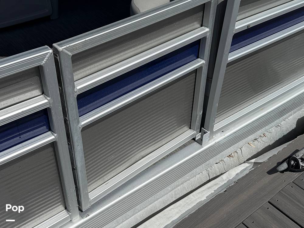 Slide: The Image of Bennington S22 SS Rear Fish 2023 - 15345742