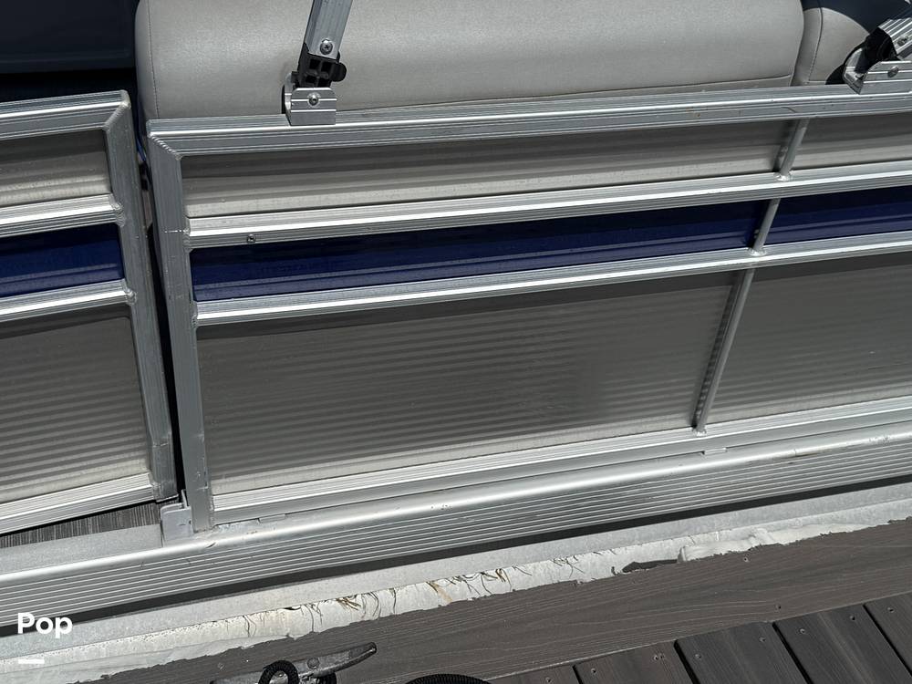 Slide: The Image of Bennington S22 SS Rear Fish 2023 - 15345743