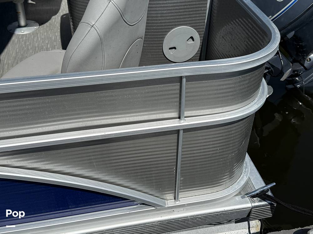 Slide: The Image of Bennington S22 SS Rear Fish 2023 - 15345746