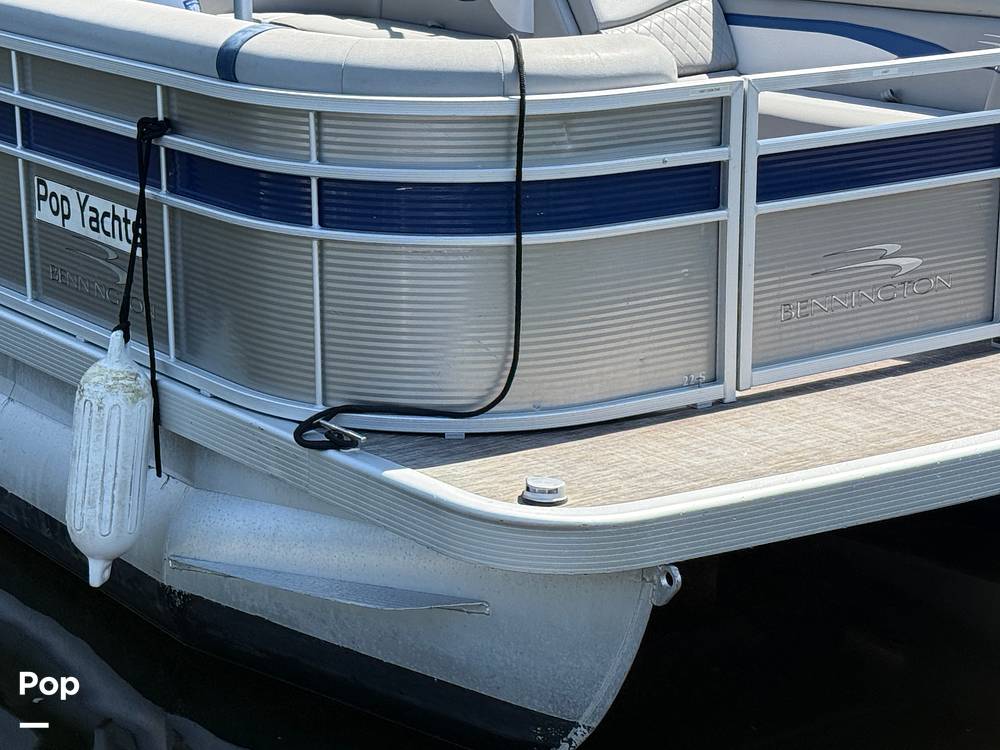 Slide: The Image of Bennington S22 SS Rear Fish 2023 - 15345749