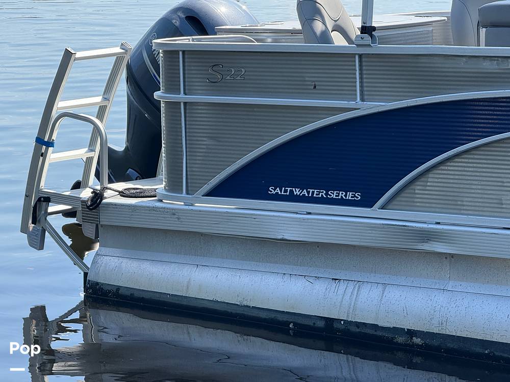 Slide: The Image of Bennington S22 SS Rear Fish 2023 - 15345754