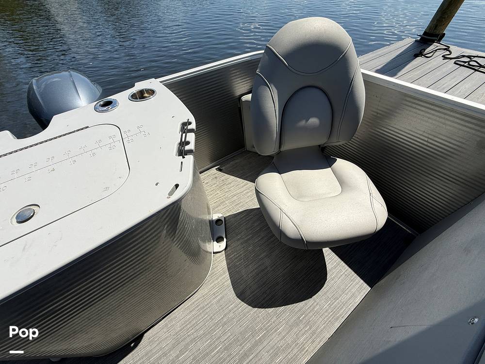 Slide: The Image of Bennington S22 SS Rear Fish 2023 - 15345688