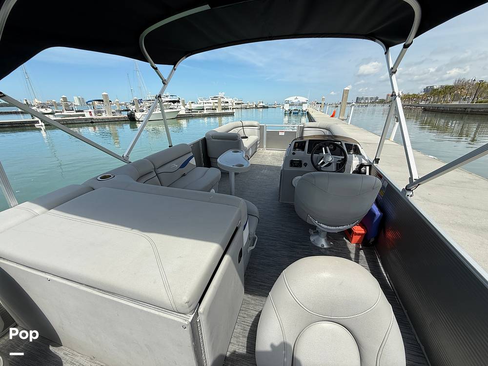 Slide: The Image of Bennington S22 SS Rear Fish 2023 - 15287737