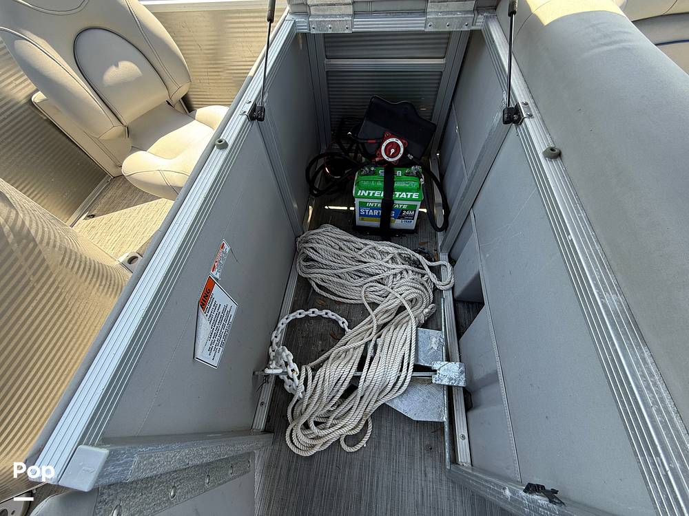 Slide: The Image of Bennington S22 SS Rear Fish 2023 - 15345694