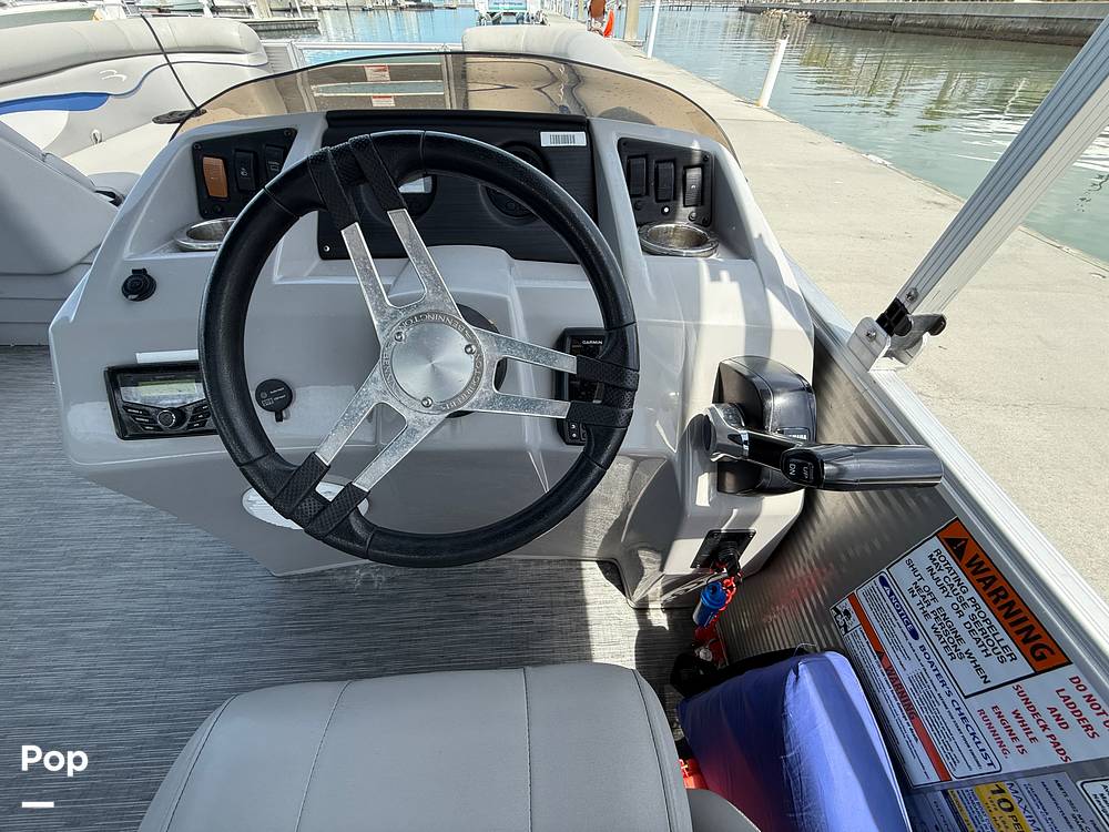 Slide: The Image of Bennington S22 SS Rear Fish 2023 - 15287906