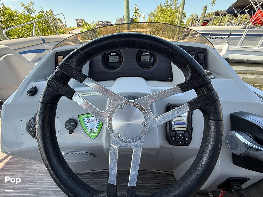 Slide: The Image of Bennington S22 SS Rear Fish 2023 - 15345721