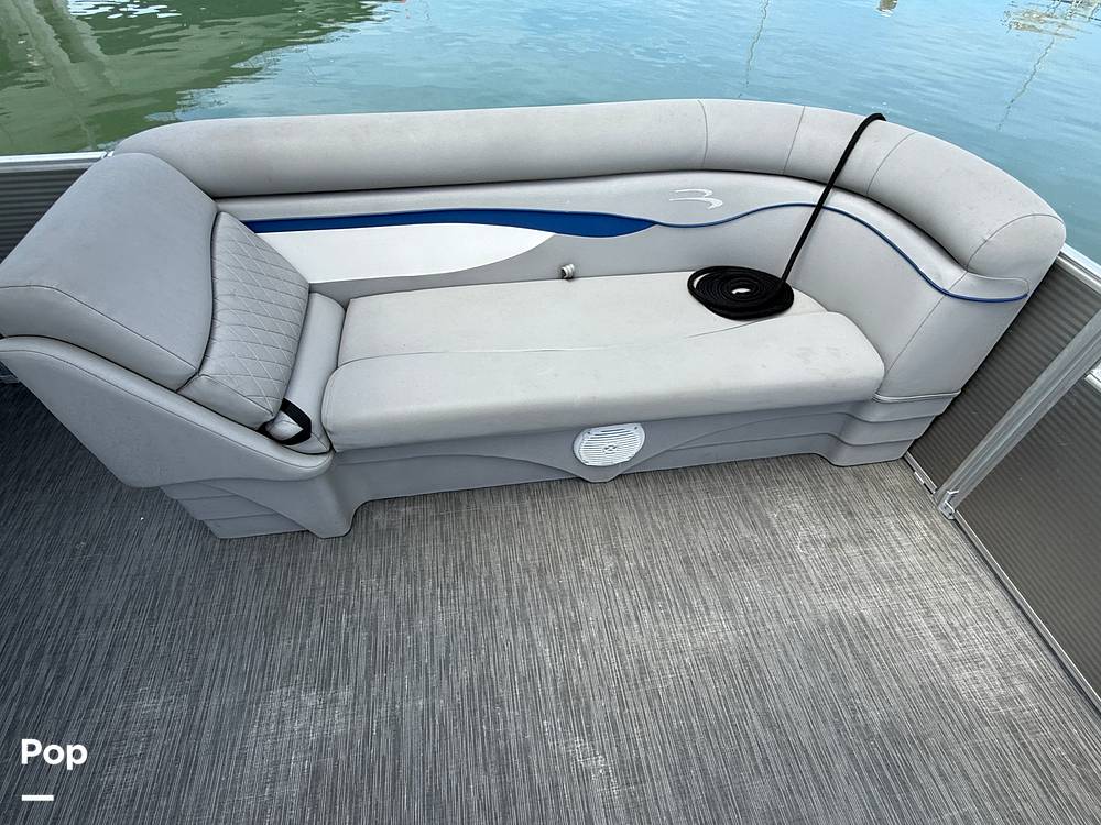 Slide: The Image of Bennington S22 SS Rear Fish 2023 - 15287923