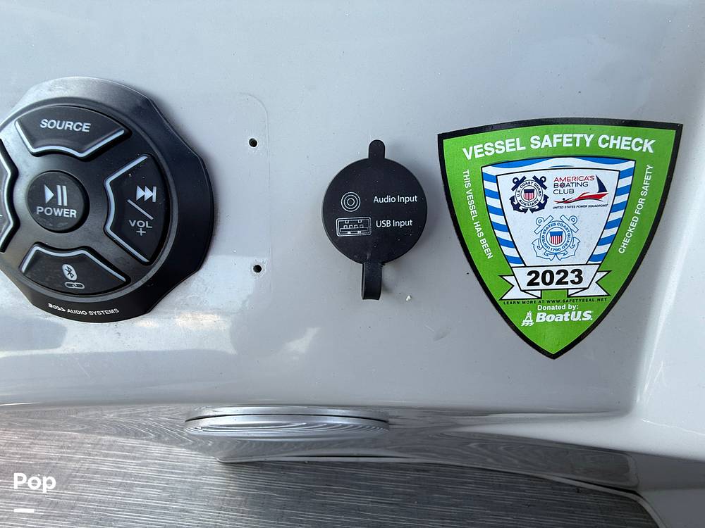 Slide: The Image of Bennington S22 SS Rear Fish 2023 - 15345722