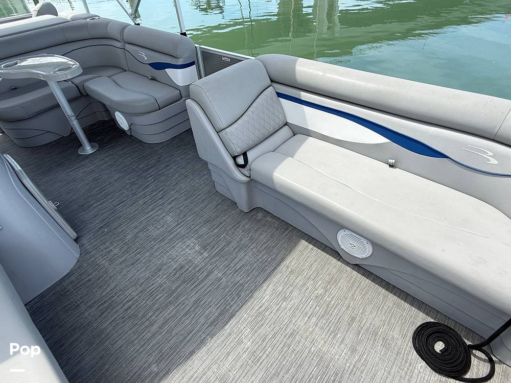 Slide: The Image of Bennington S22 SS Rear Fish 2023 - 15287930