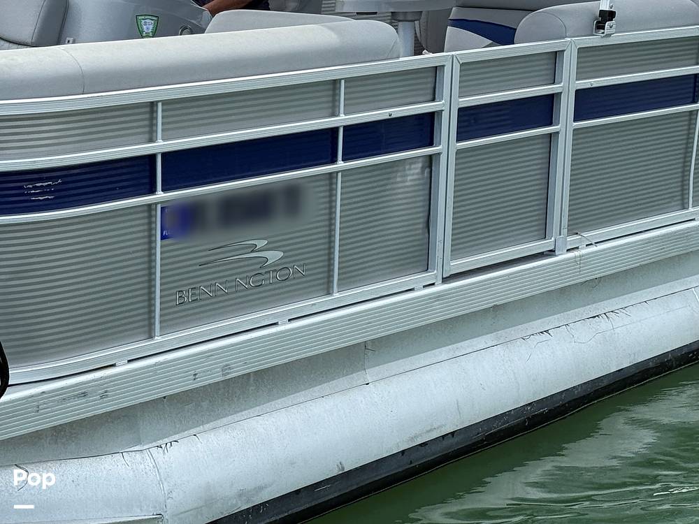 Slide: The Image of Bennington S22 SS Rear Fish 2023 - 15287971