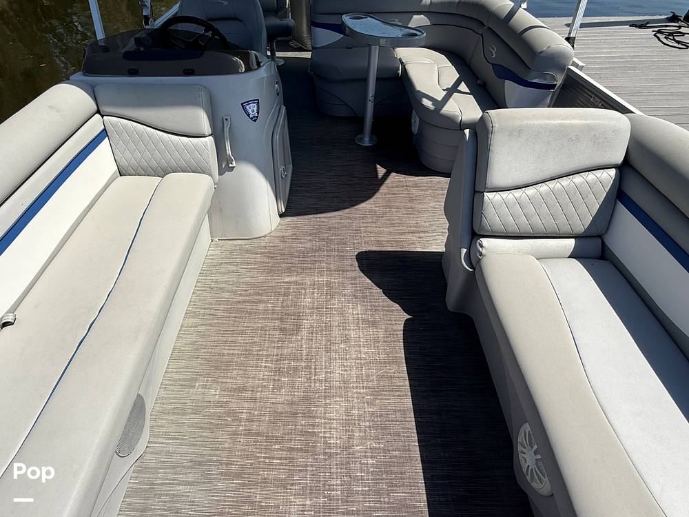 Slide: The Image of Bennington S22 SS Rear Fish 2023 - 15345735