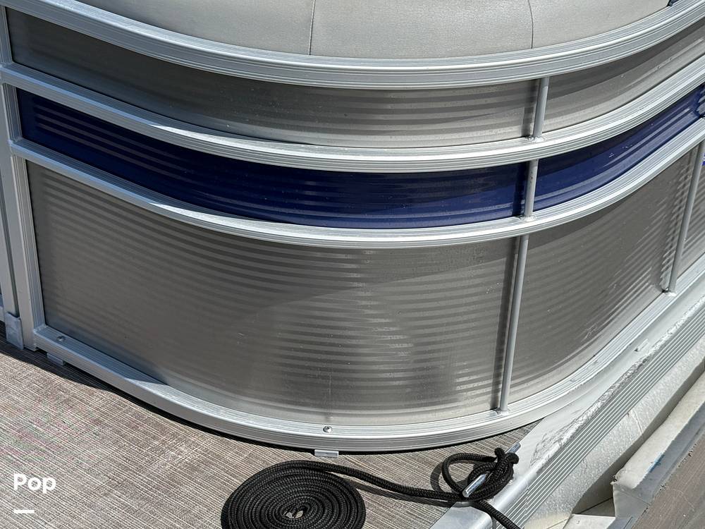 Slide: The Image of Bennington S22 SS Rear Fish 2023 - 15345739