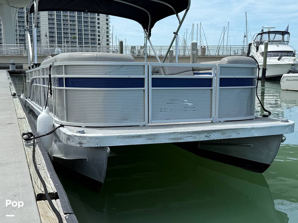 Slide: The Image of Bennington S22 SS Rear Fish 2023 - 15287977
