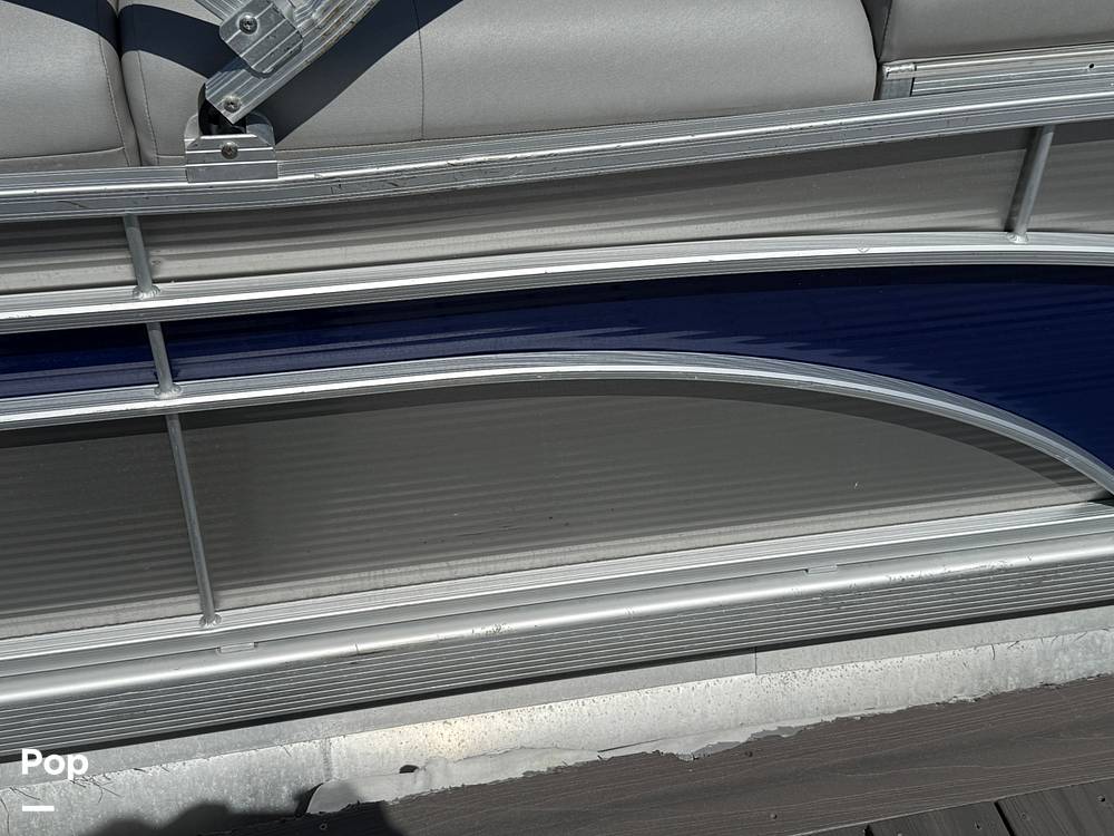 Slide: The Image of Bennington S22 SS Rear Fish 2023 - 15345744