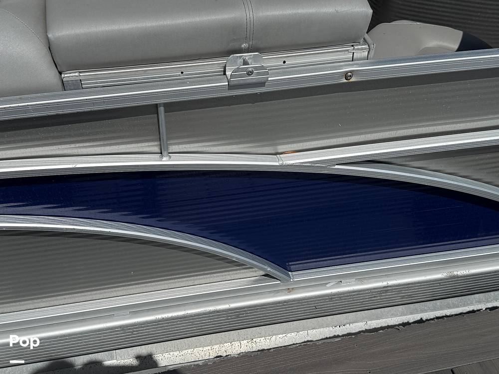 Slide: The Image of Bennington S22 SS Rear Fish 2023 - 15345745