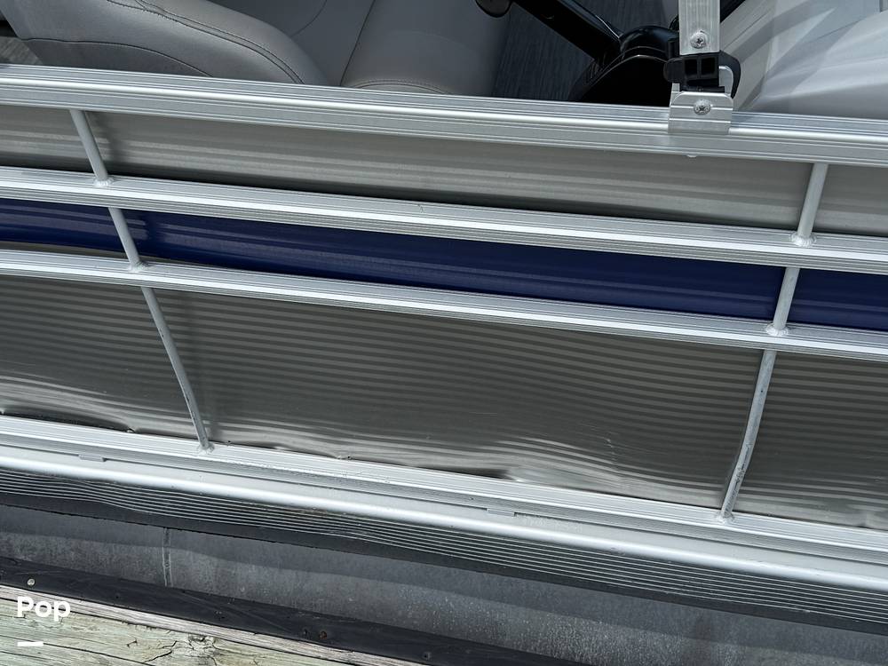 Slide: The Image of Bennington S22 SS Rear Fish 2023 - 15287983