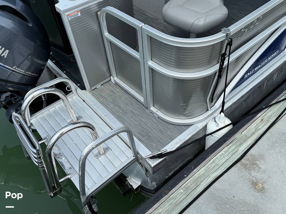 Slide: The Image of Bennington S22 SS Rear Fish 2023 - 15287986