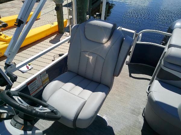Slide: The Image of 2020 Bennington SV 20 SLV pontoon boat with gray captain's chair and steering wheel. - 18