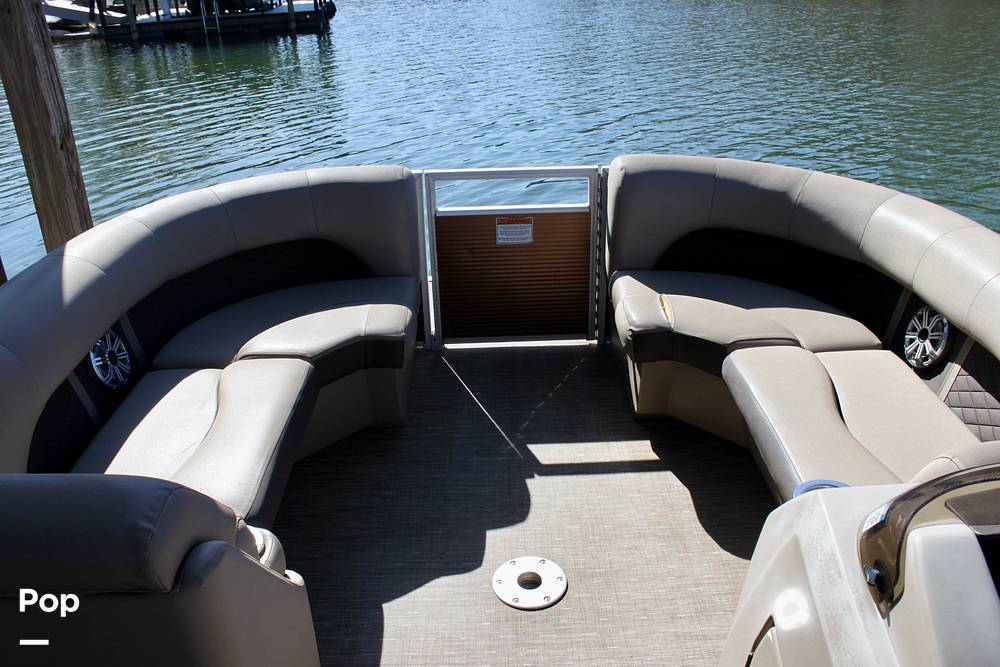 Slide: The Image of Bow Seating - 15450904