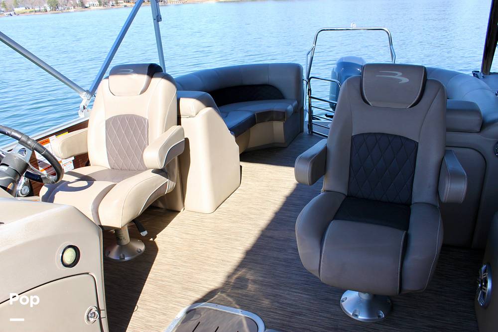 Slide: The Image of Captain's Chair - 15450905