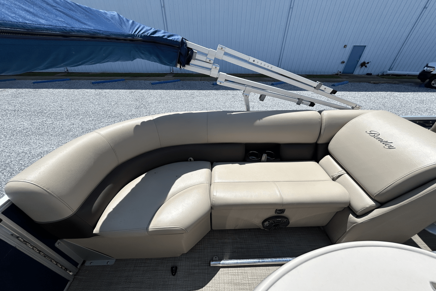 Slide: The Image of Bentley 222 NAVIGATION 2022 - 10