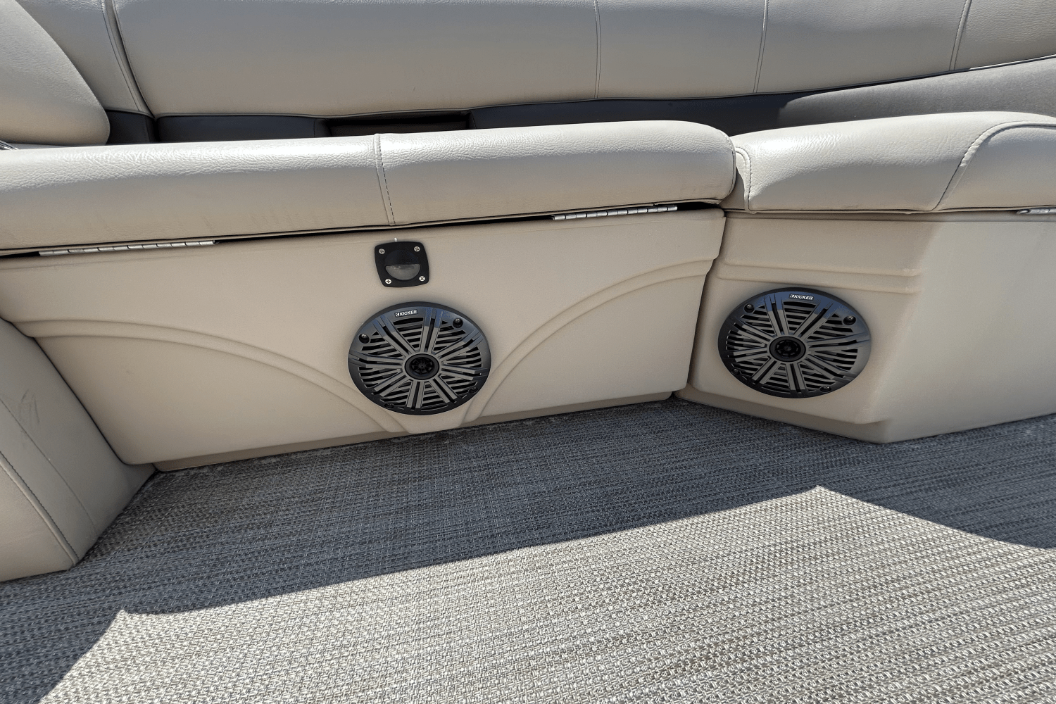 Slide: The Image of Bentley 222 NAVIGATION 2022 - 12