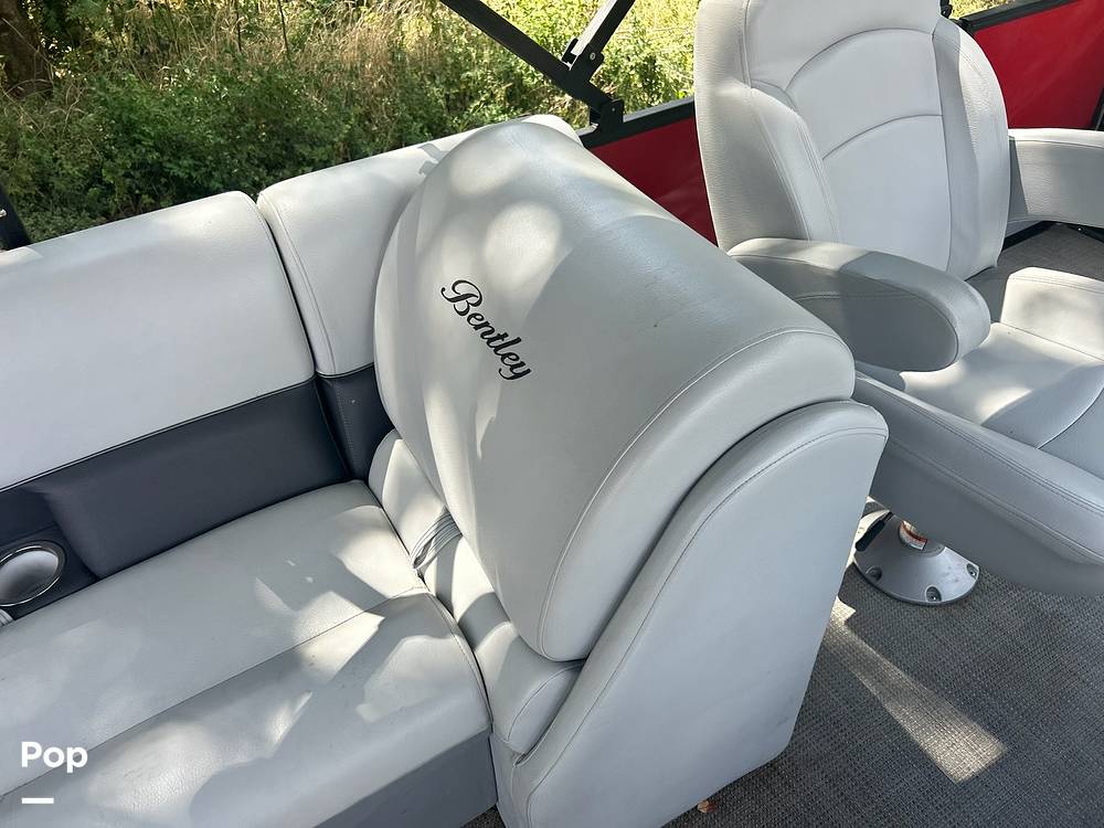 Slide: The Image of Bentley 240 Navigator 2023 - 14