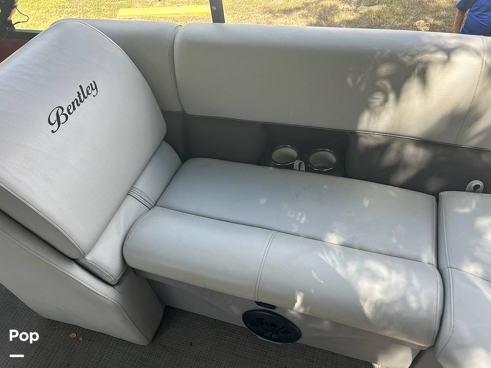 Slide: The Image of Bentley 240 Navigator 2023 - 18