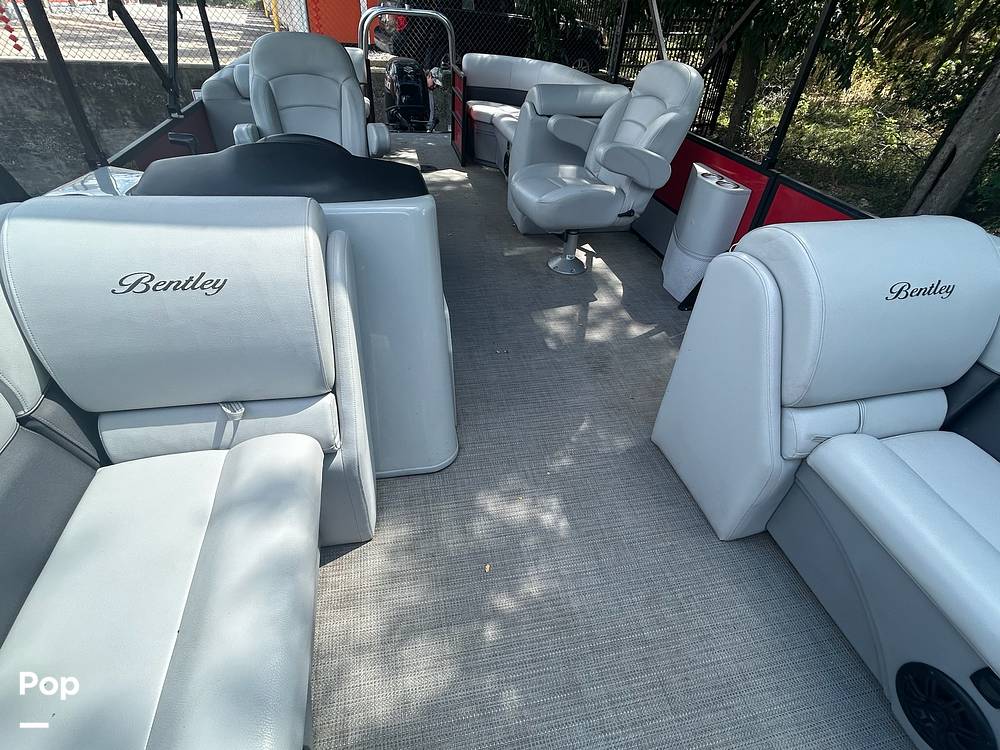 Slide: The Image of Bentley 240 Navigator 2023 - 27