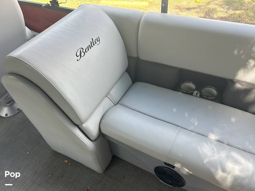 Slide: The Image of Bentley 240 Navigator 2023 - 33