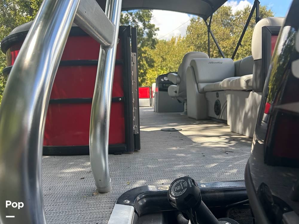 Slide: The Image of Bentley 240 Navigator 2023 - 40
