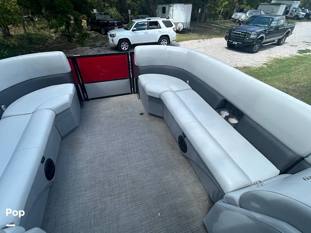 Slide: The Image of Bentley 240 Navigator 2023 - 46