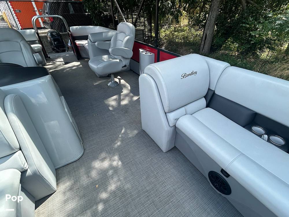 Slide: The Image of Bentley 240 Navigator 2023 - 47