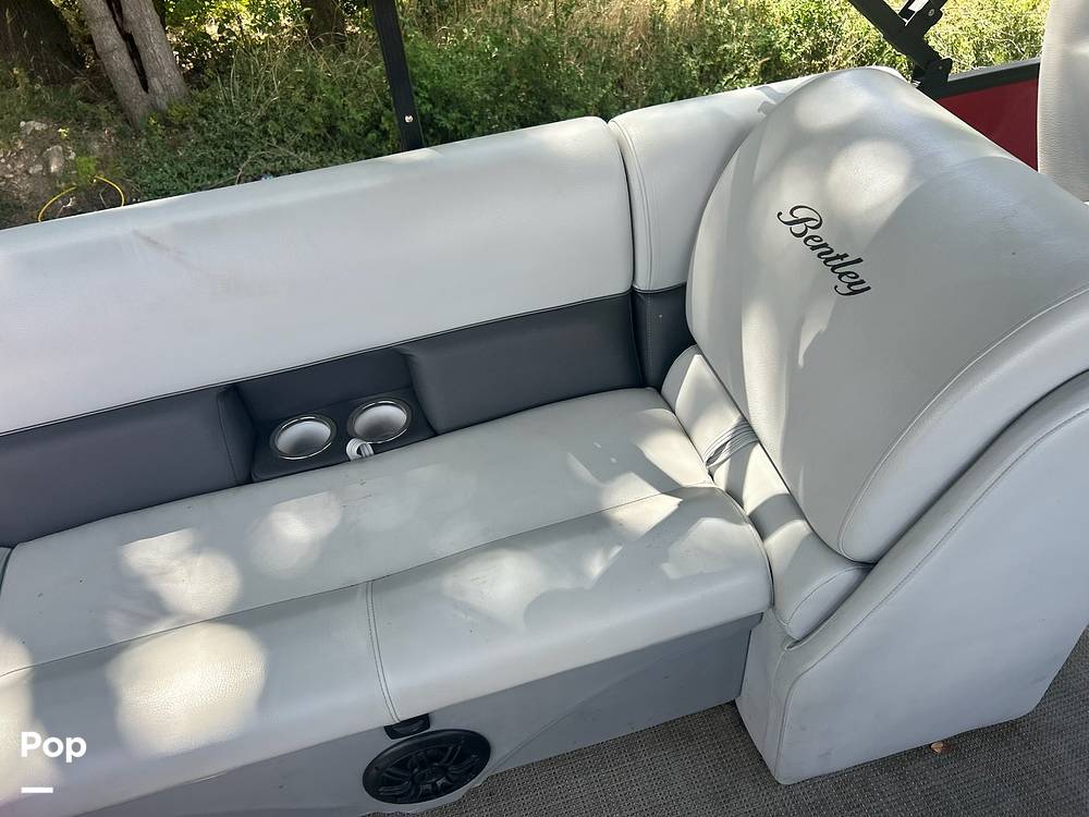 Slide: The Image of Bentley 240 Navigator 2023 - 52